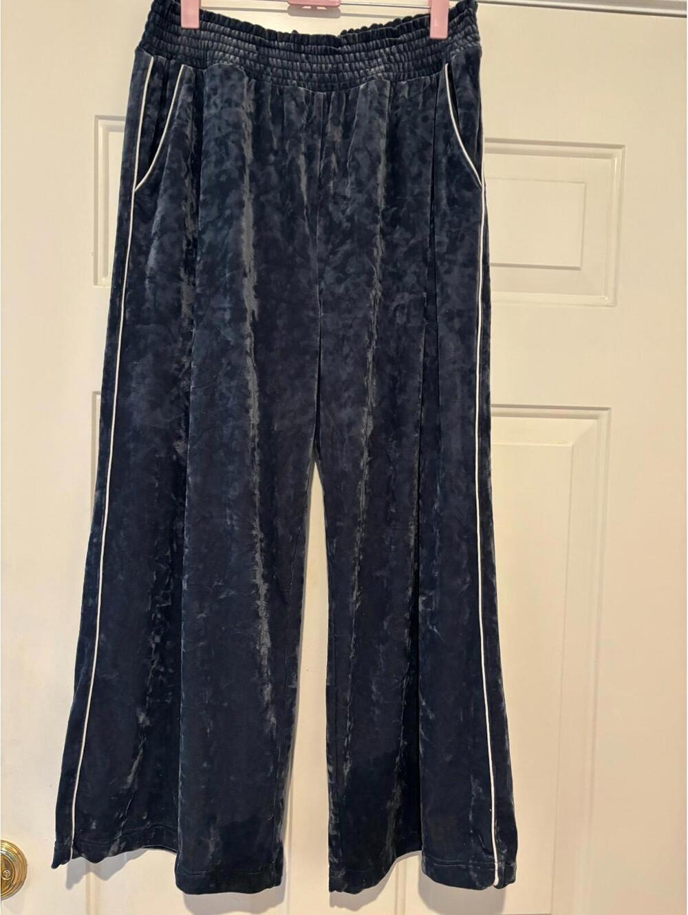 Aerie Grey crushed velvet jogging‎ pants size large. Preloved.